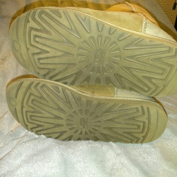 Classic UGG boots - Picture 3 of 5